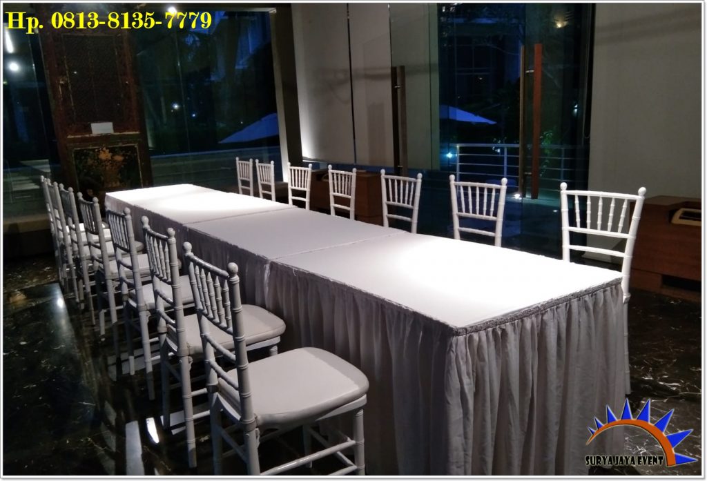 Sewa Kursi Tiffany Putih Set Meja Kotak Cover Skirting 