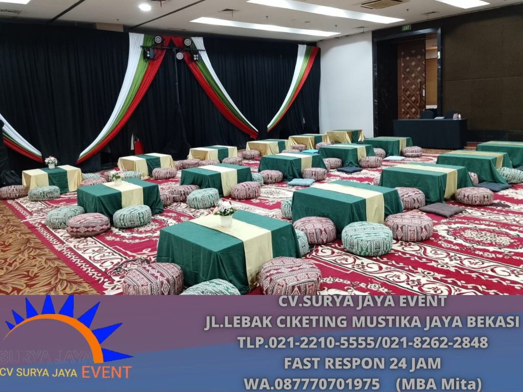 Rental Meja Lesehan Toping Hijau Motif Runner Gold Jakarta